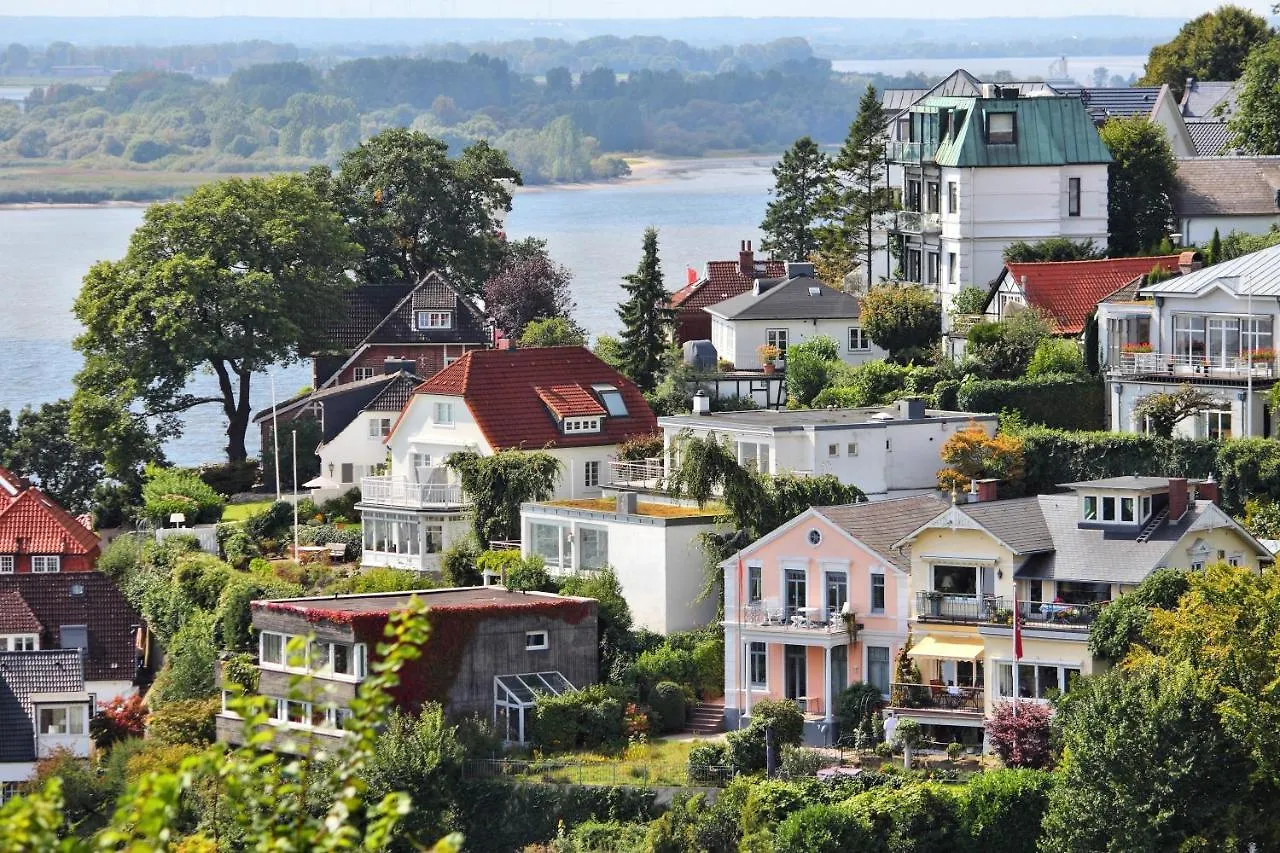 Remise Am Suellberg - Das Kleine, Feine Hotel In Blankenese Hamburg Germany