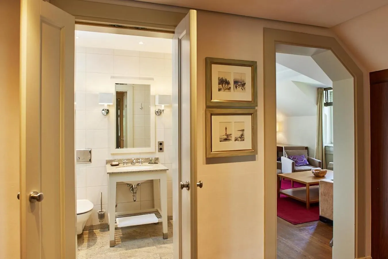 Remise Am Suellberg - Das Kleine, Feine Hotel In Blankenese Hamburg Germany